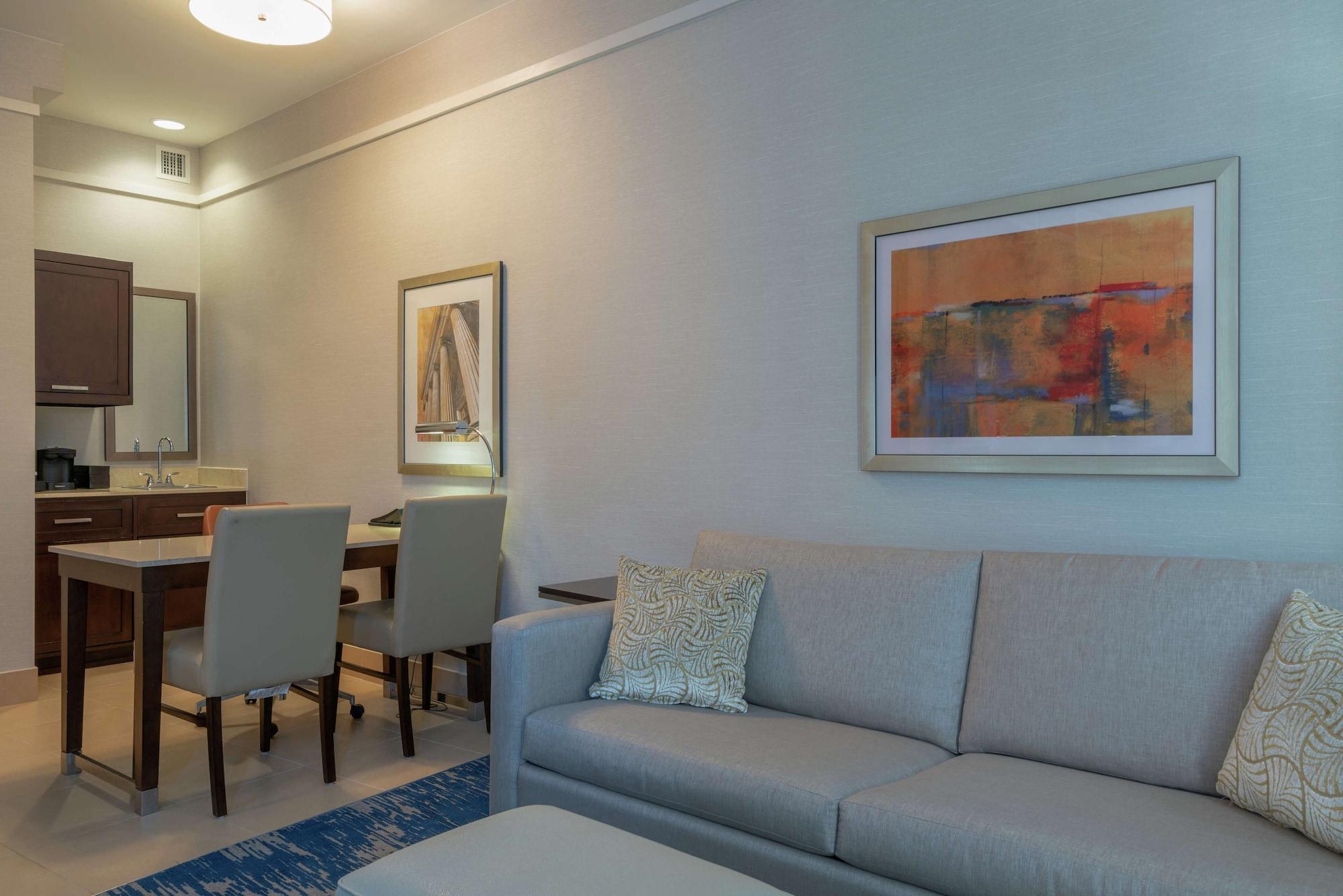 Hotel Embassy By Hilton Old Town Alexandria