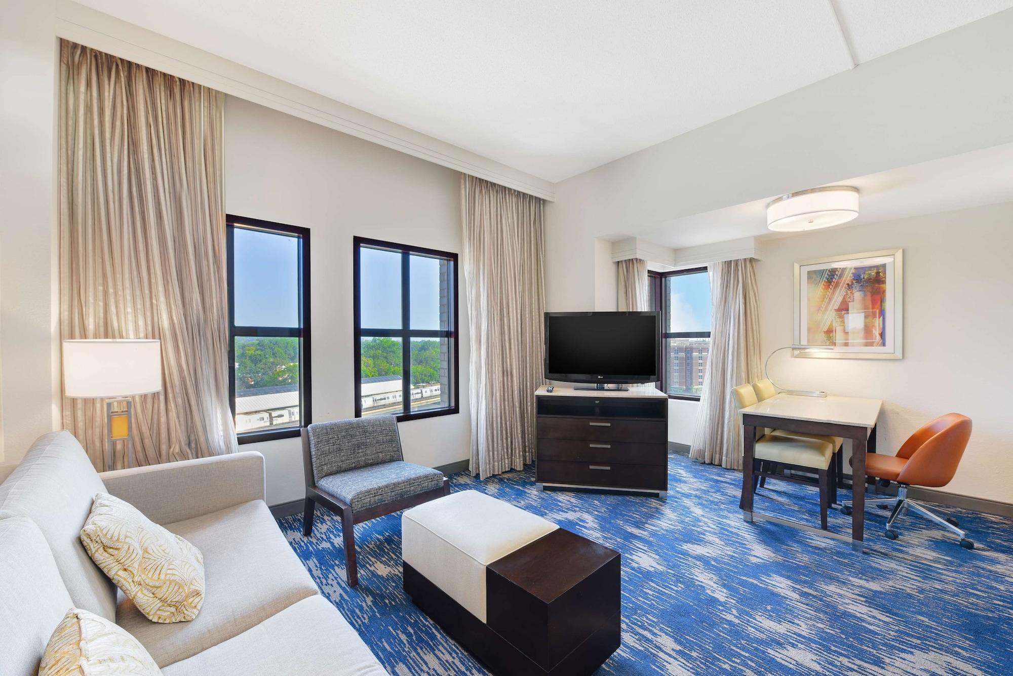 Hotel Embassy By Hilton Old Town 3*
