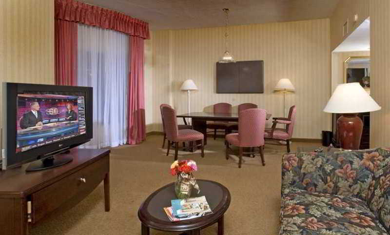 Hotel Embassy By Hilton Old Town